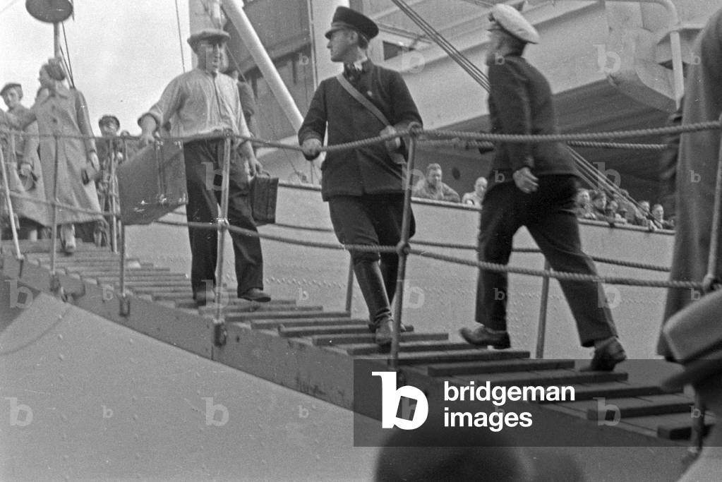 Friends and relatives leaving the factory vessel 
