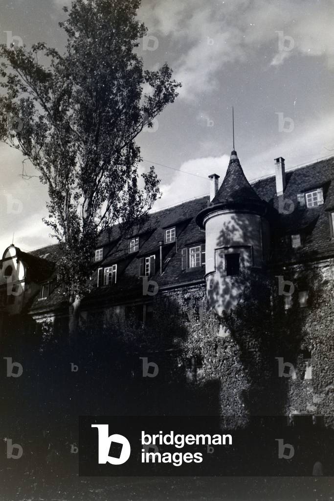 The house facades along the Neckarfront in Tübingen, Germany 1930s (b/w photo)