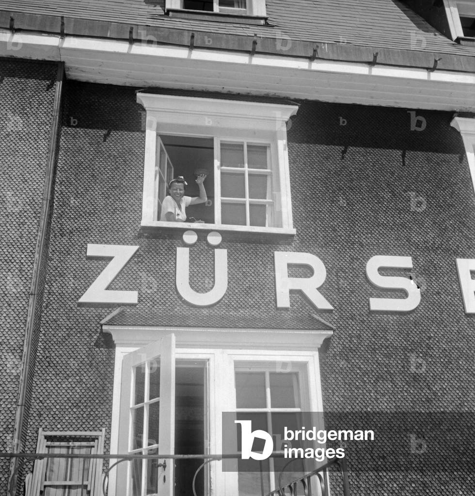 Winter vacation at the Arlberg area, Austria 1930s (b/w photo)