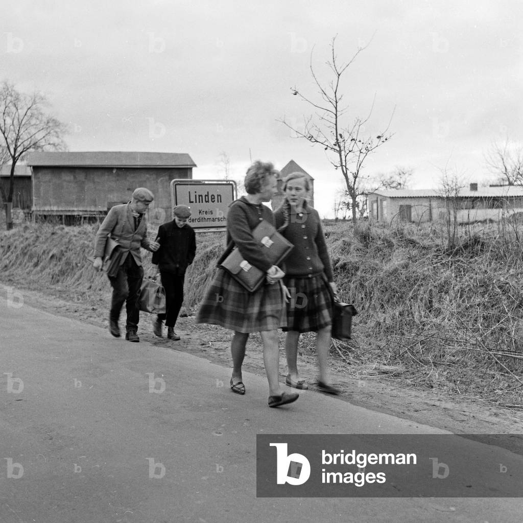 The village of Linden in Holstein presenting the exhibition 