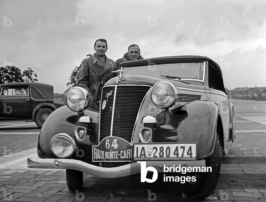 German team for the rallye Monte Carlo with its Ford convertible, Germany 1930s (b/w photo)