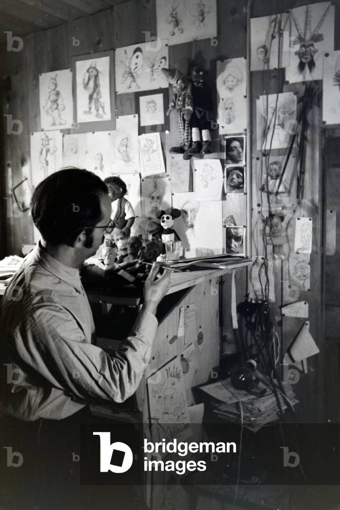Shooting on the set of the puppet movie The Rabbit an the Hedgehog with the character Mecki, produced and directed by the Diehl brothers, Germany 1930s (b/w photo)