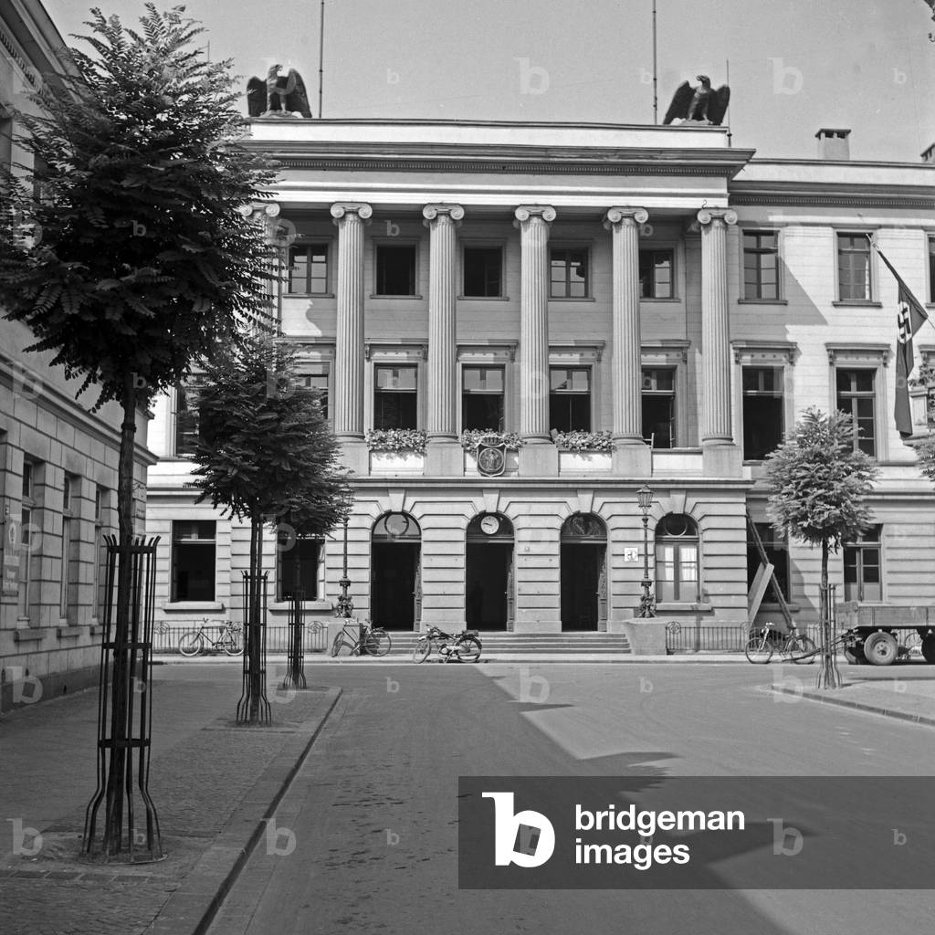 Krefeld city hall, Germany 1930s (b/w photo)