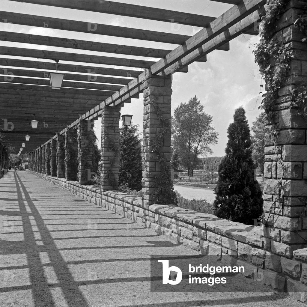 Prgola and colonnades at the Essen Gruga Park, Germany 1930s (b/w photo)