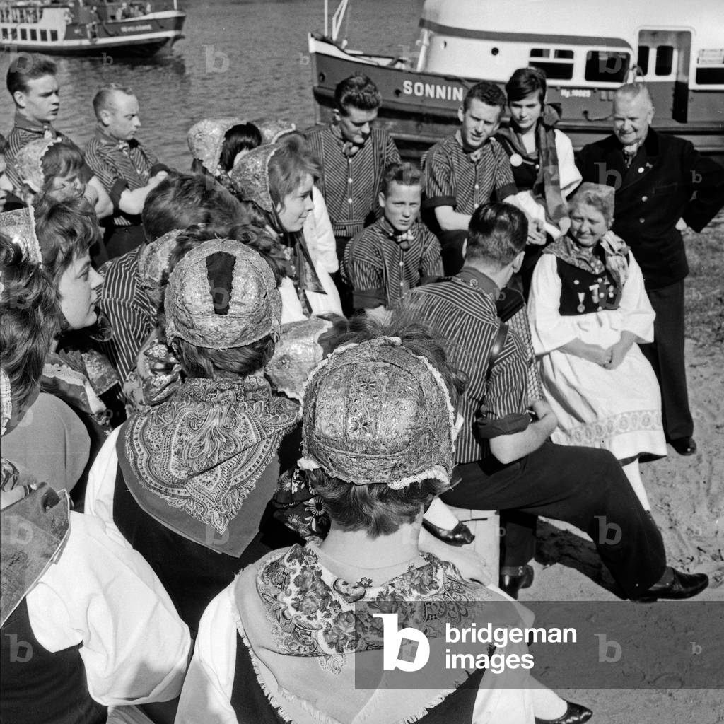 Members of a Speeldeel singing in the array of the Oldenburg landscape, Germany 1960s