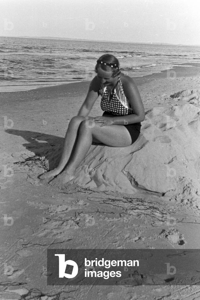 Vacation at the Baltic Sea, Germany 1930s (b/w photo)
