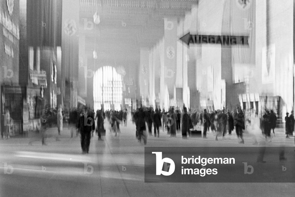 Crowd at Stuttgart main station, Germany 1930s (b/w photo)