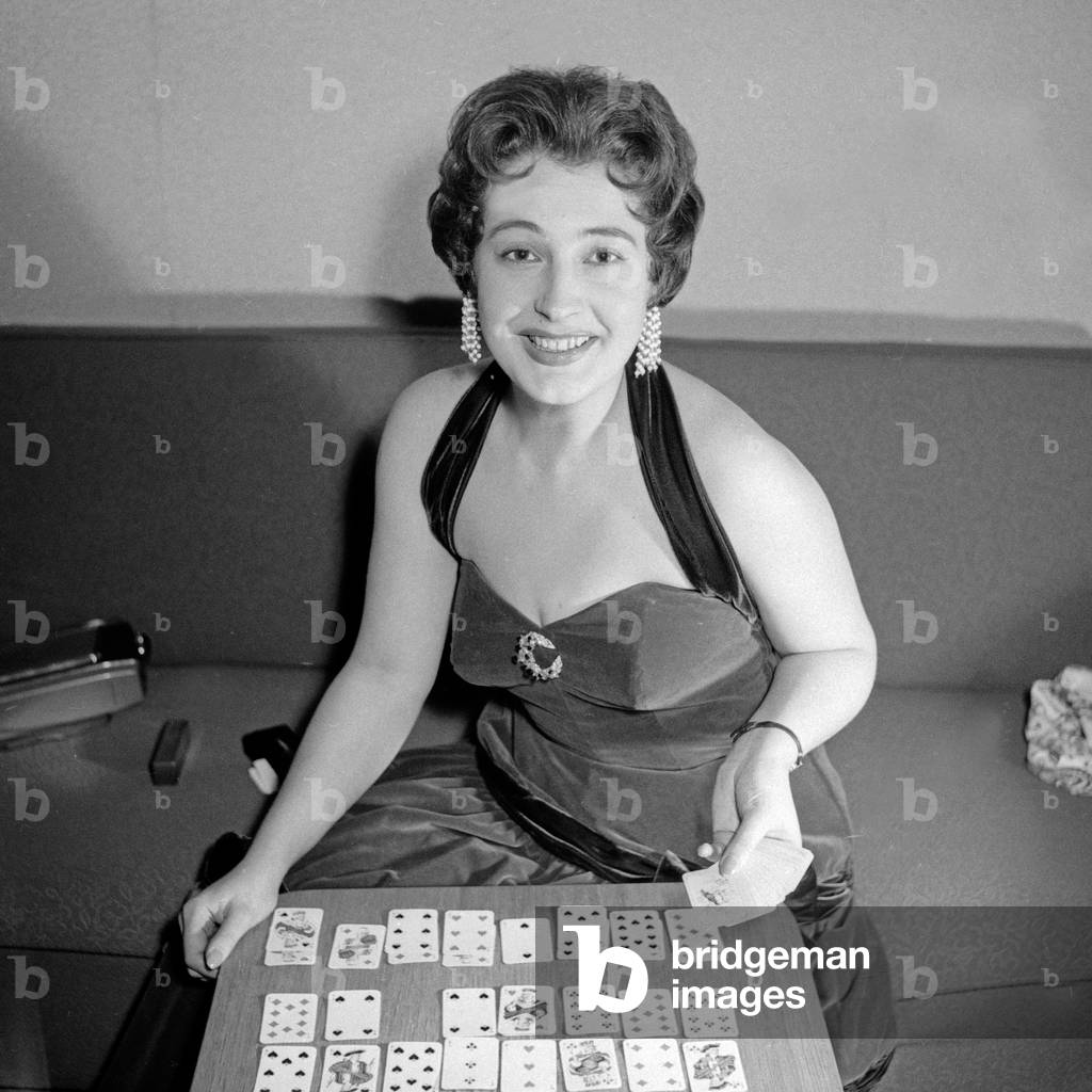 German schlager singer Renee Franke with a deck of cards, Hamburg 1956