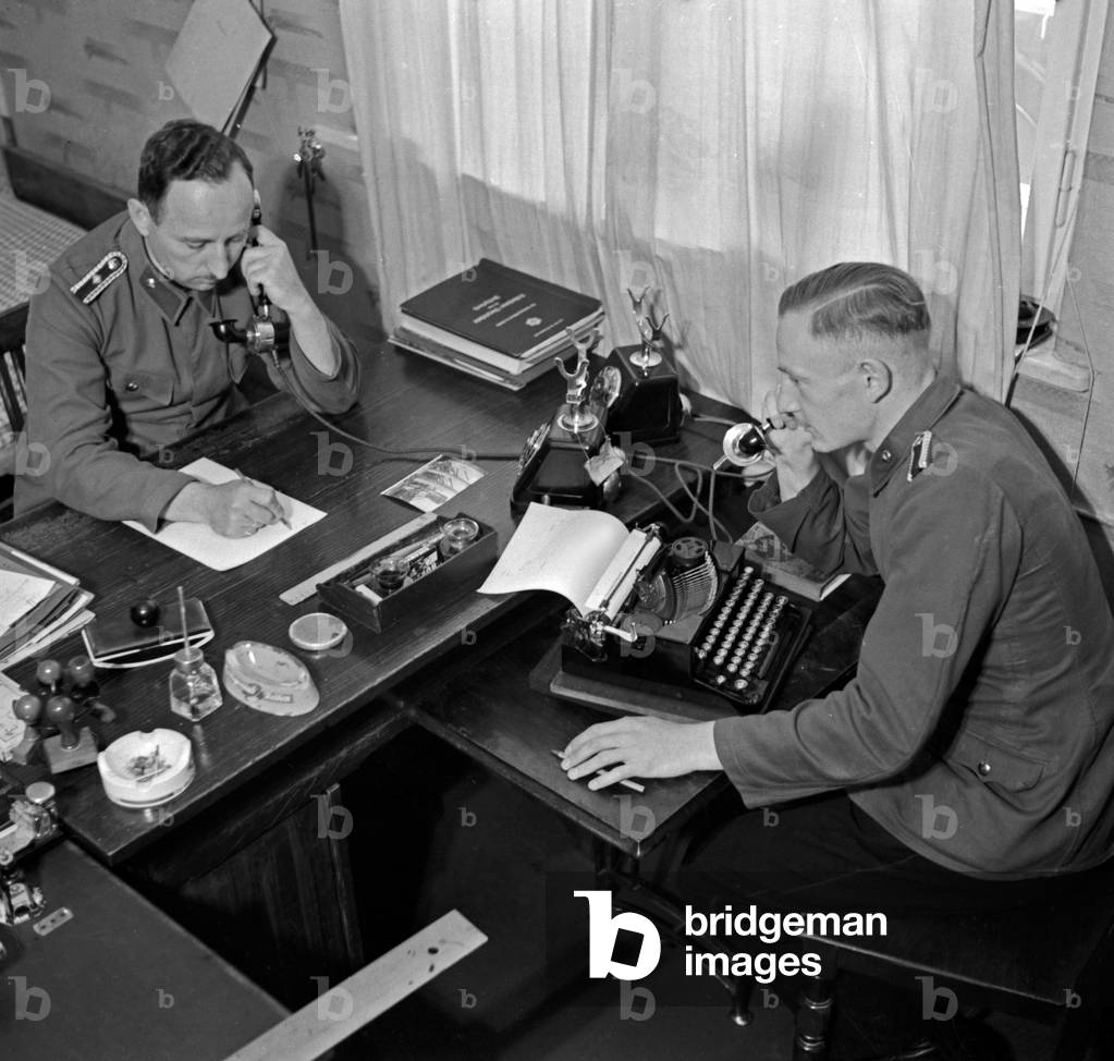 At the primary control unit office of the Verkehrsunfallkommando, Germany 1930s (b/w photo)