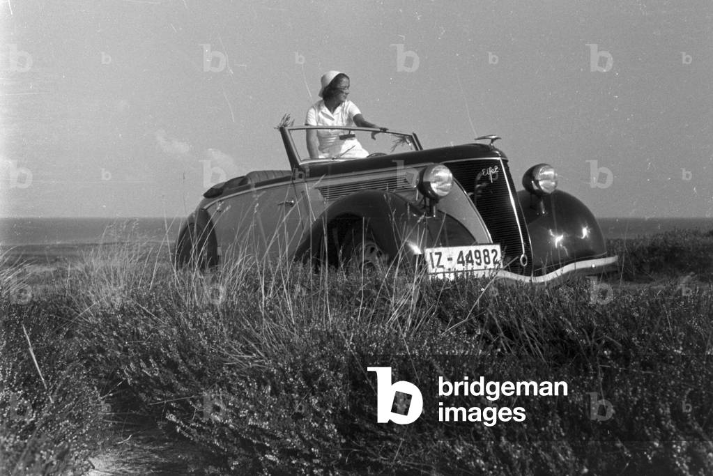 Vacation at the Baltic Sea, Germany 1930s (b/w photo)