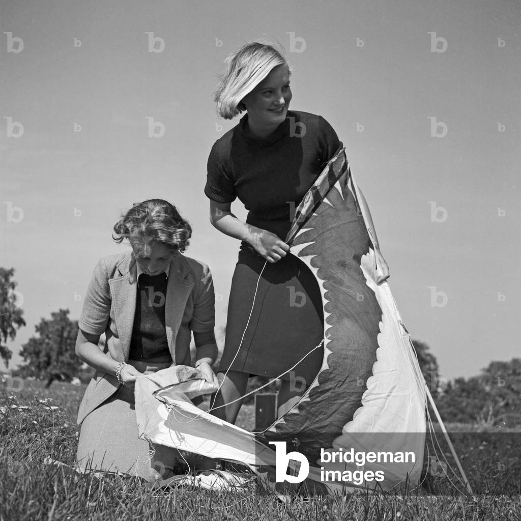 Two young women with a stunt kite, Germany 1930s (b/w photo)