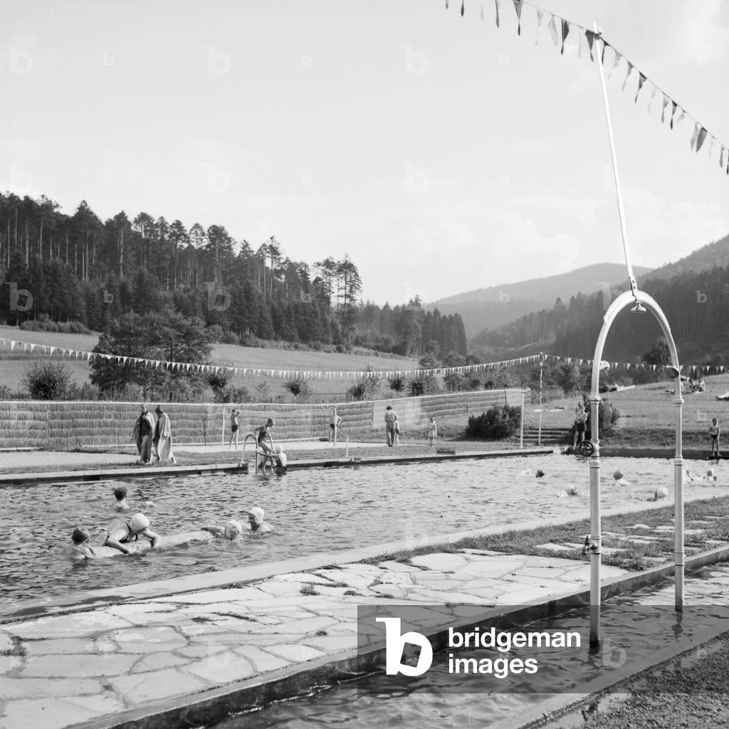 People at a public pool, Germany 1930s (b/w photo)