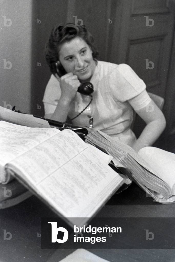 World champion Anni Kapell at her place of work in D/osseldorf, Germany 1941