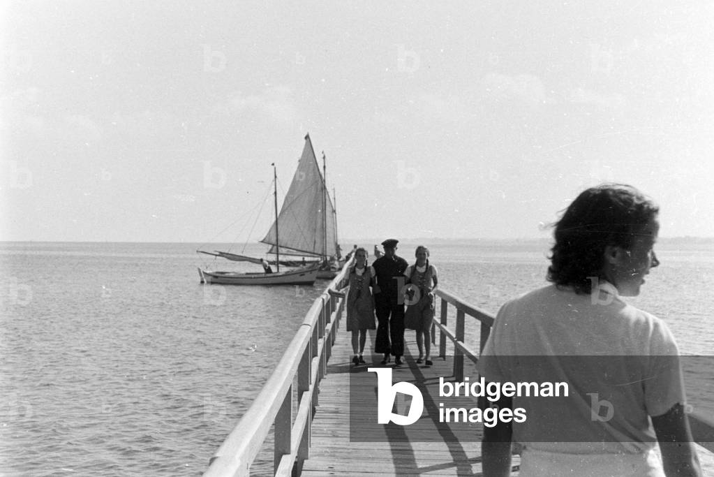 A summer day at the Baltic Sea, Germany 1930s (b/w photo)