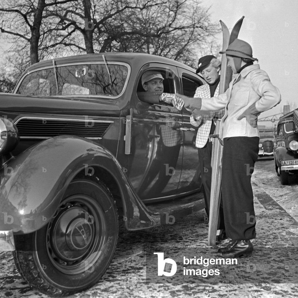 On ski vaction with the Ford V8, Germany 1930s (b/w photo)