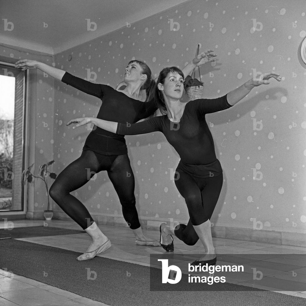 Two girls of Finke-Grieg's dancing school dancing in Modern Jazz style at Hamburg, Germany 1960s