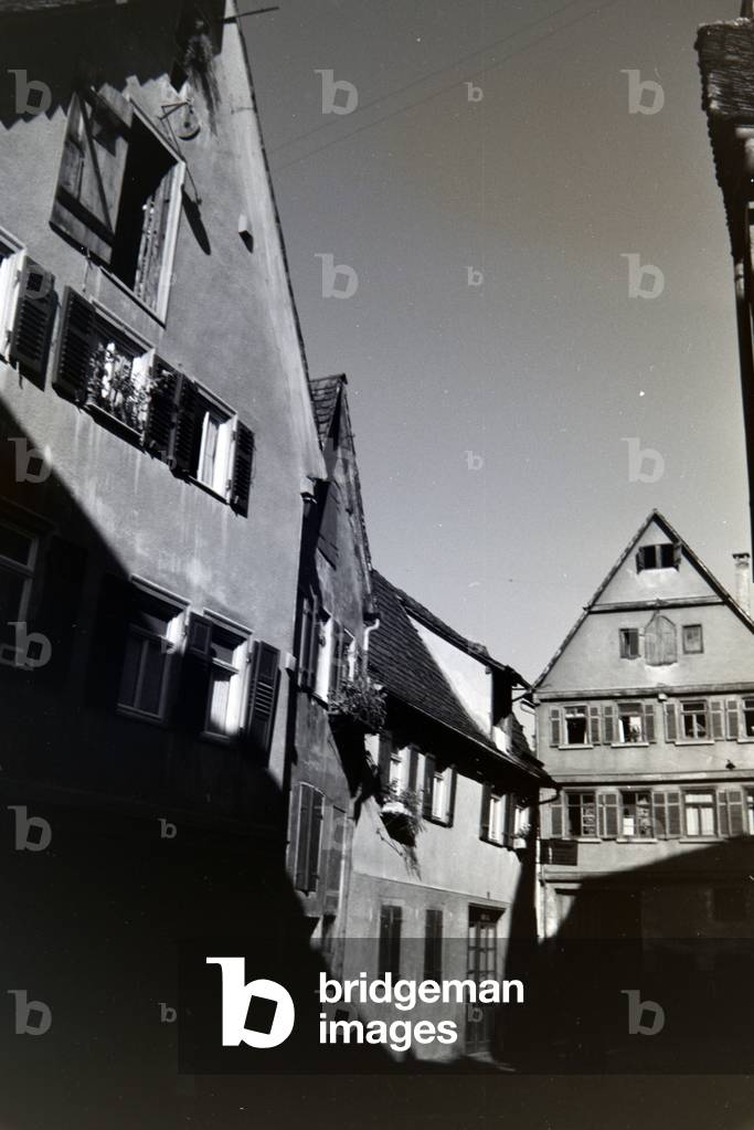 House facades of Tübingen with window shutters that are typical for the town, Germany 1930s (b/w photo)
