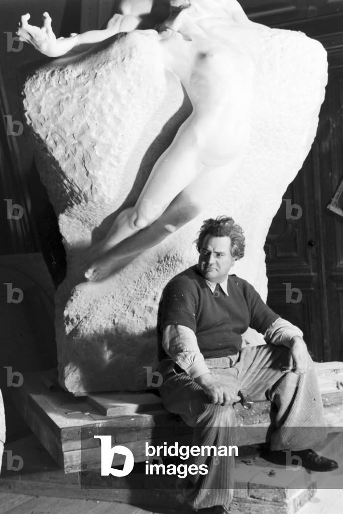 Visitation of the Austrian sculptor Gustinus Ambrosi, Germany 1930s (b/w photo)