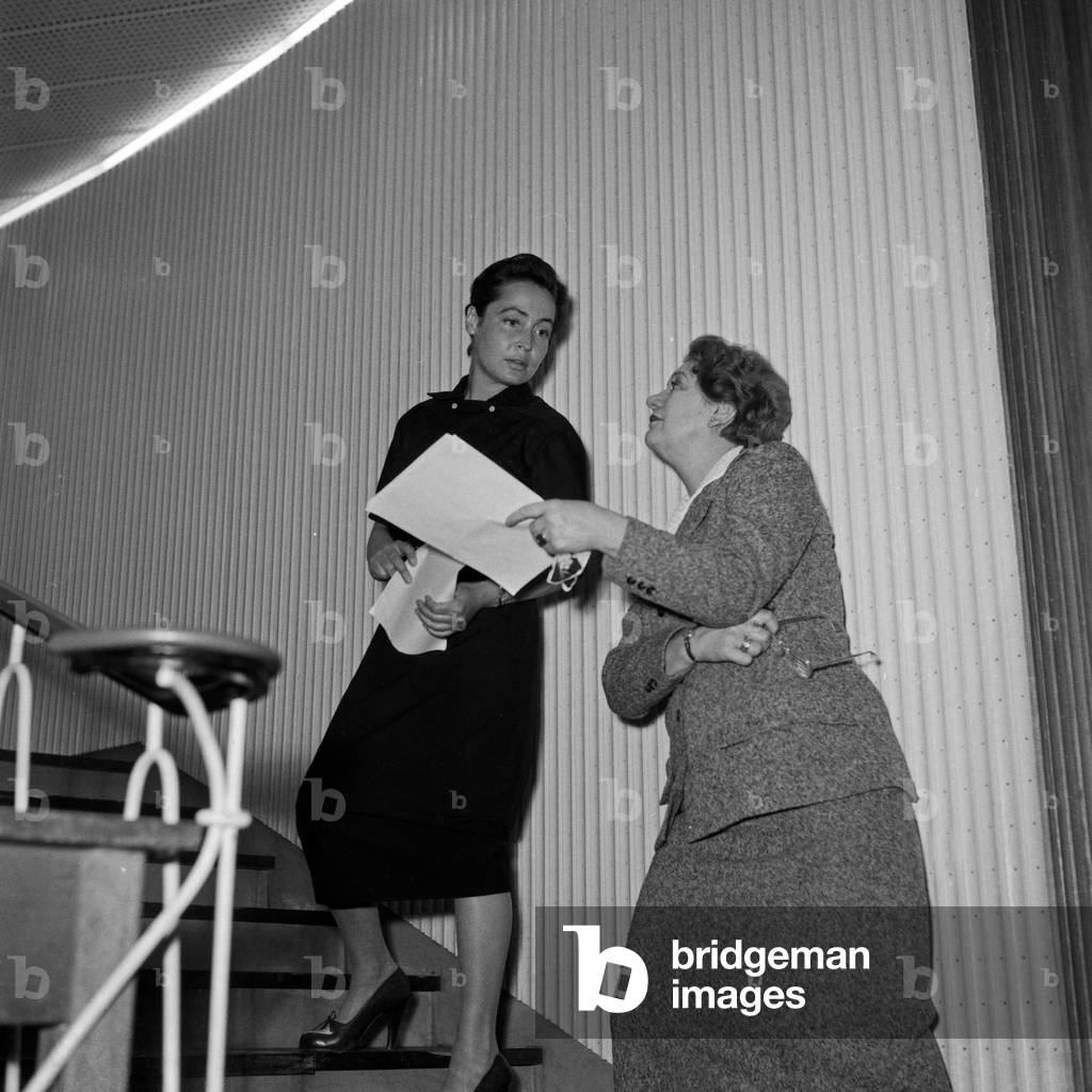 German actress Hannelore Schroth and a colleague at the staircase of German radio and TV station NDR, Germany 1950s