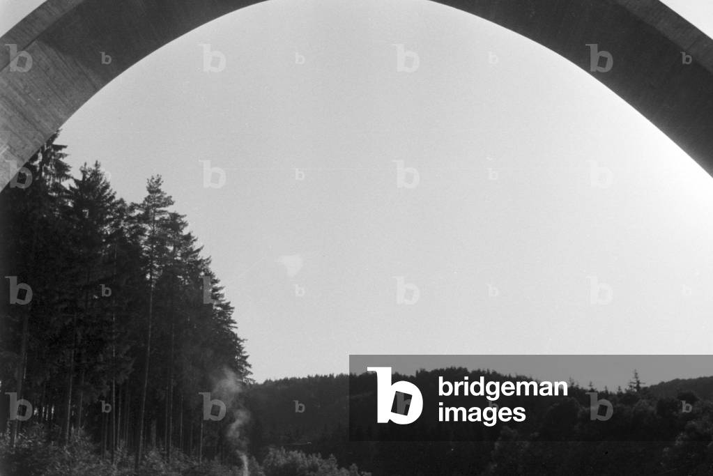 Construction of the motorway bridge near Stuttgart, Germany 1930s (b/w photo)