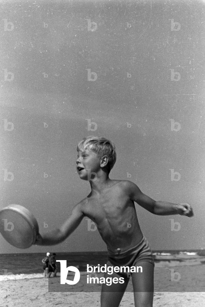 Vacation at the Baltic Sea, Germany 1930s (b/w photo)