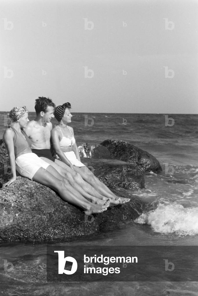 Summer vacations on the Baltic Sea, Germany 1930s (b/w photo)