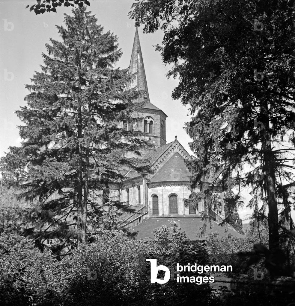 View to the St Godehard church at Hildesheim, Germany 1930s (b/w photo)