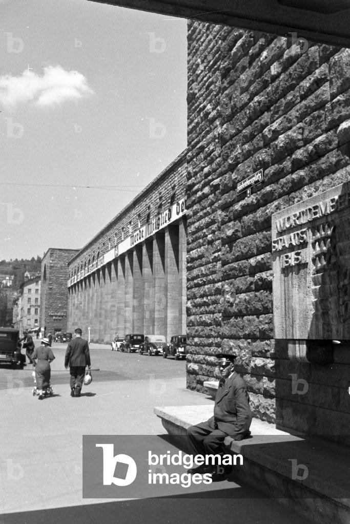 The central station in Stuttgart at the Arnulf-Klett-Platz, Germany 1930s (b/w photo)
