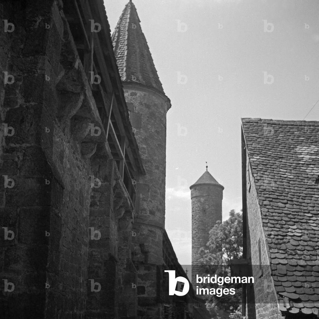 Watchouts of the city wall at Rothenburg ob der Tauber, Germany 1930s (b/w photo)