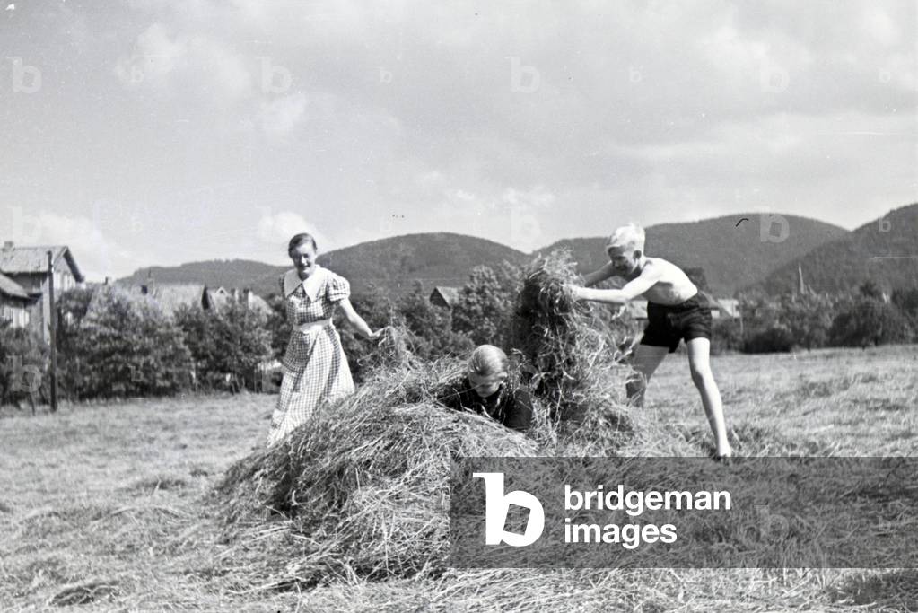 Students of the colonial residential school Harzburg at work; Germany 1937