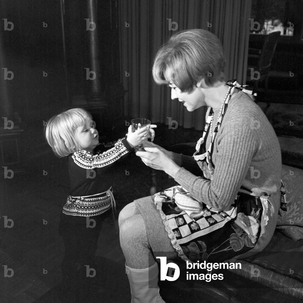 German actress Ingrid van Bergen with her daughter Carolin, Germany 1960s