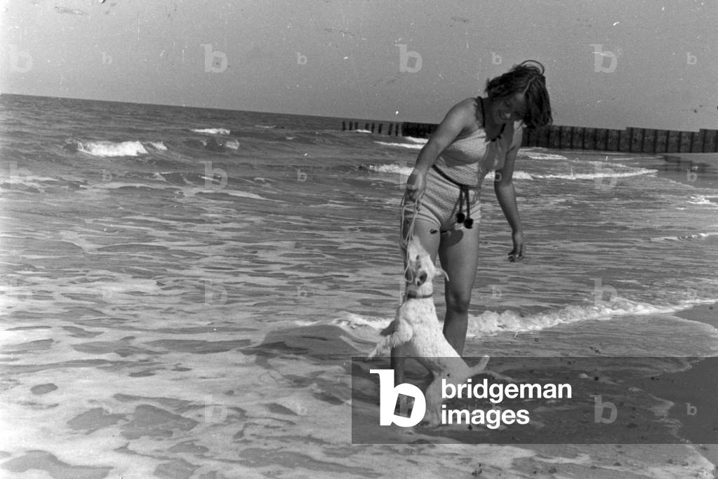 Vacation at the Baltic Sea, Germany 1930s (b/w photo)