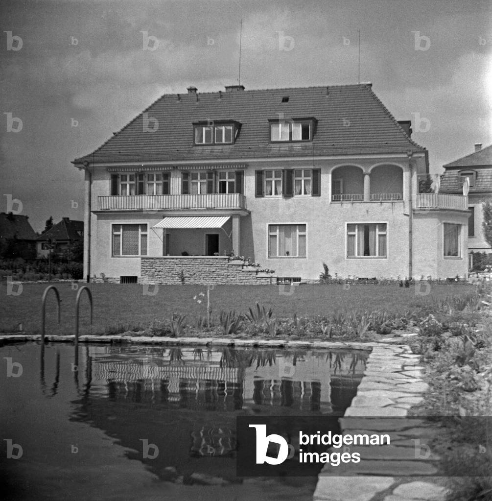 Private real estate and house of Professor Peter Debye, head of the Kaiser Wilhelm Institute for physics at Berlin Dahlem, 1930s (b/w photo)