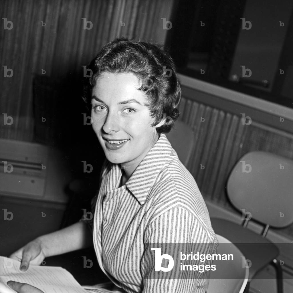 German actress Susanne Kraetsch at the production of an audio drama at Hamburg, Germany 1950s