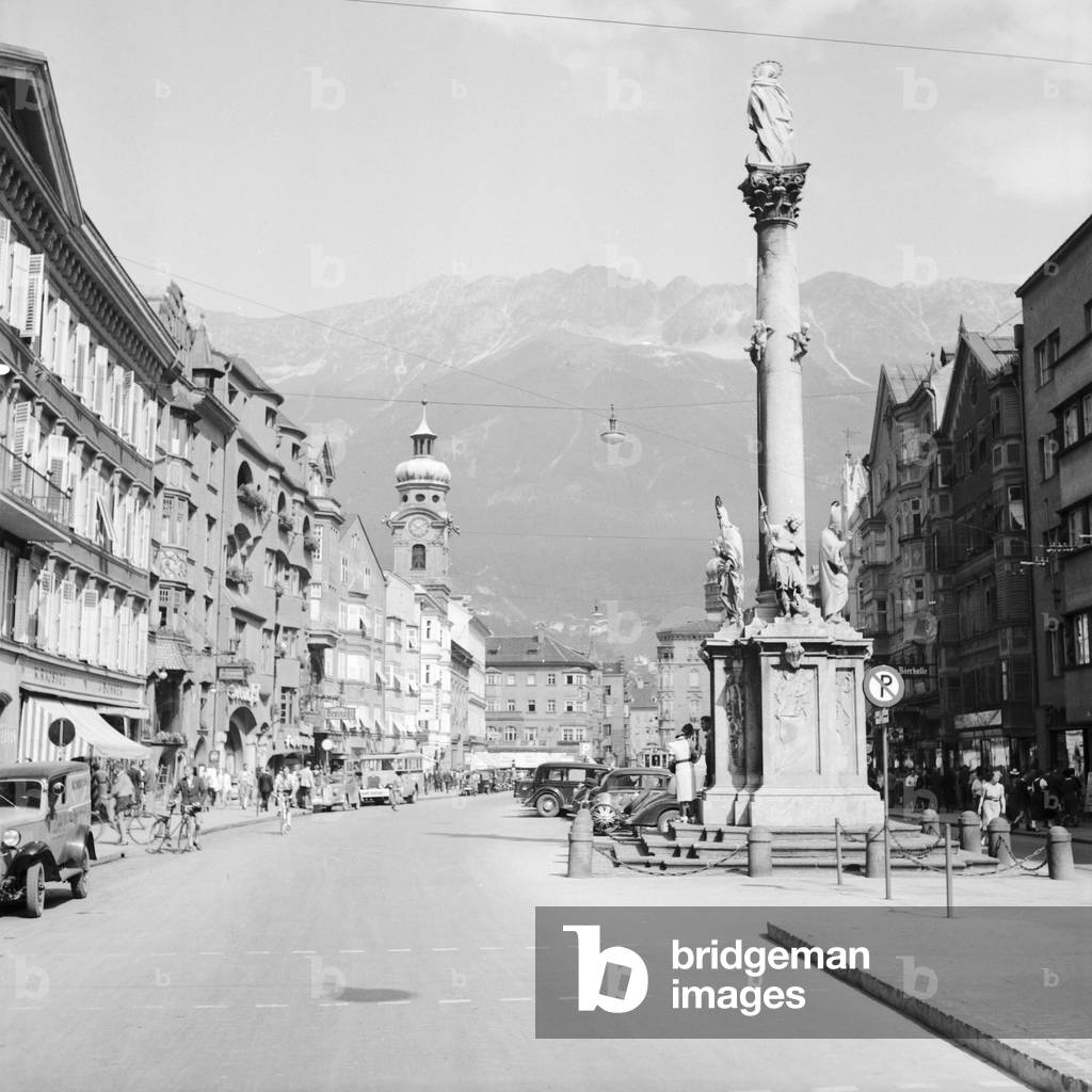 St Mary's column at Maria-Theresien-Strasse street at Innsbruck in Austria, Germany 1930s (b/w photo)