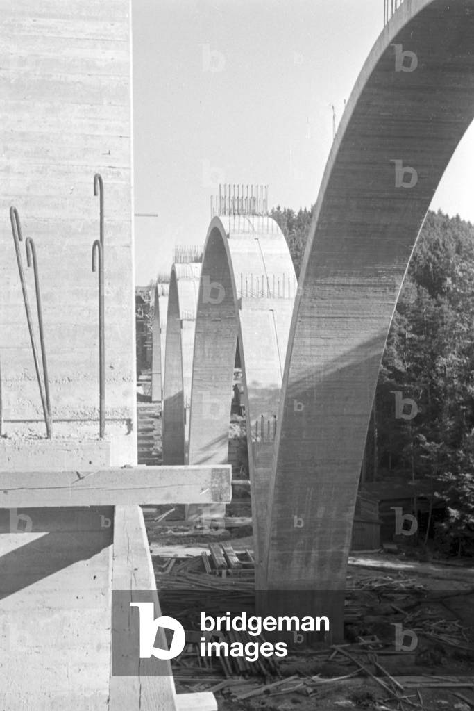 Construction of the motorway bridge near Stuttgart, Germany 1930s (b/w photo)
