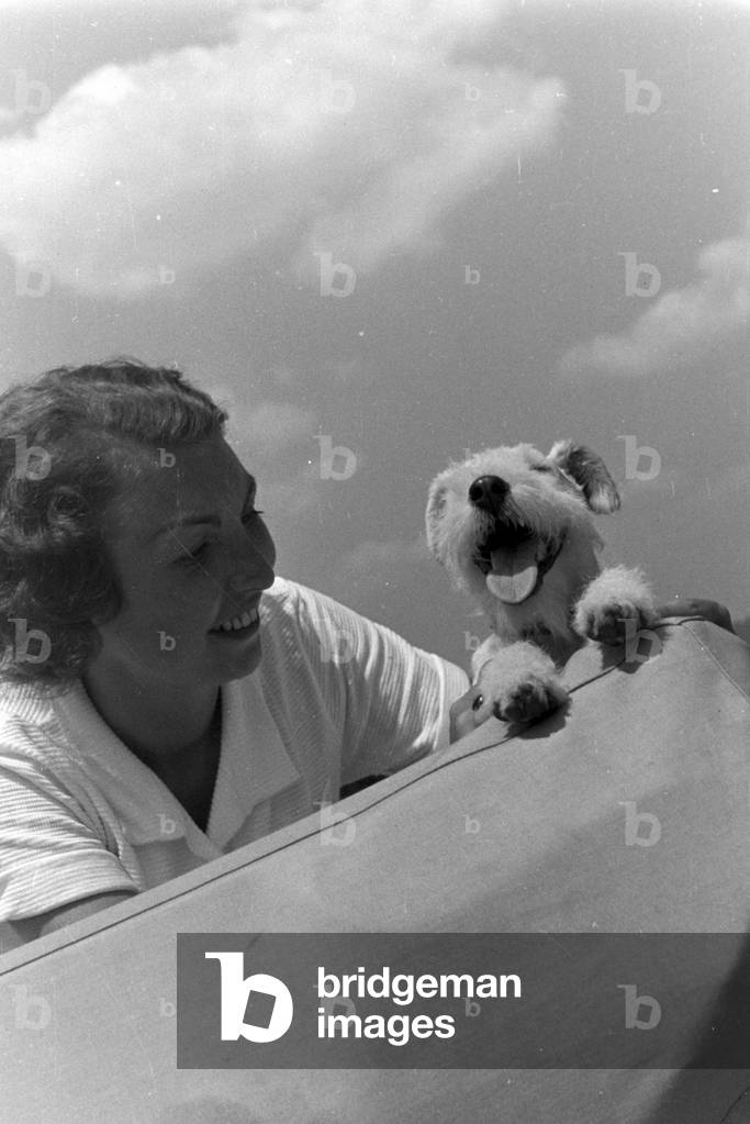 A ride with the Ford V8, Germany 1930s (b/w photo)