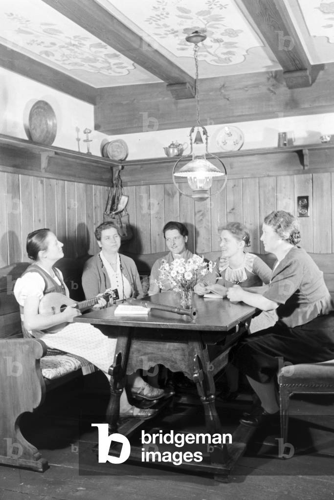 A group of women making music in the Fröbelhaus in Oberweißbach, Germany 1930s (b/w photo)