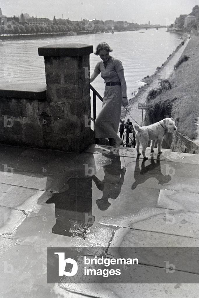 An excursion to Heidelberg, Germany 1930s (b/w photo)
