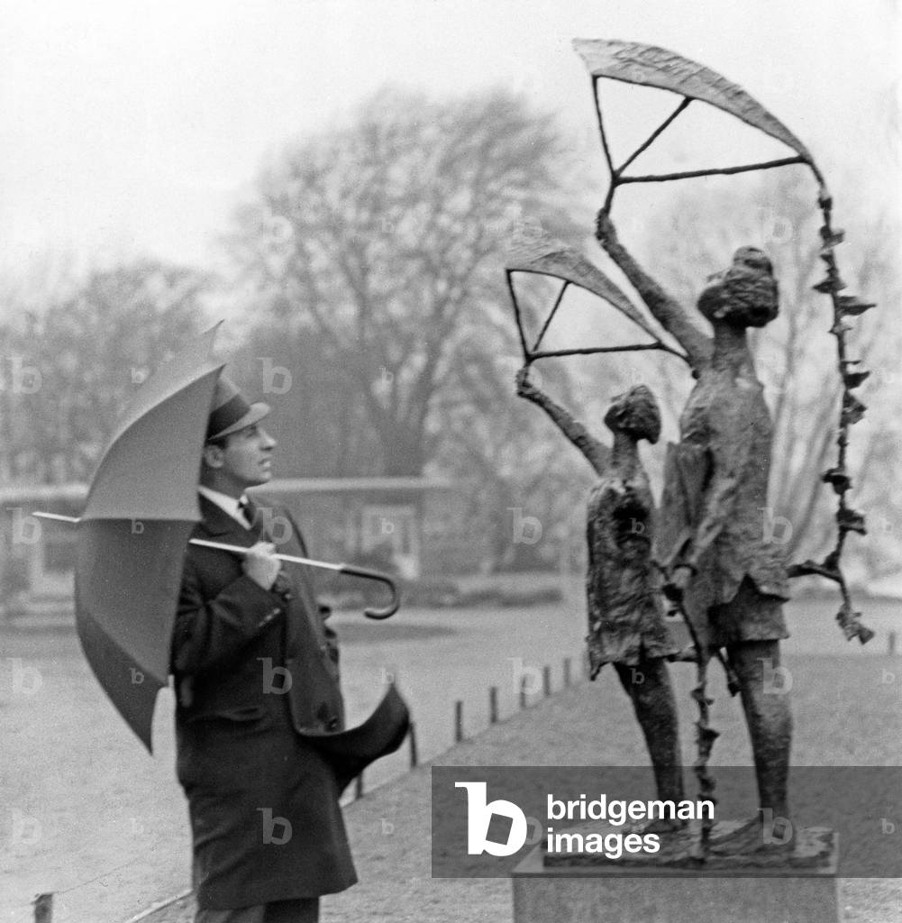 German news presenter Karl Heinz Koepcke strolling through Hamburg, Germany 1970s