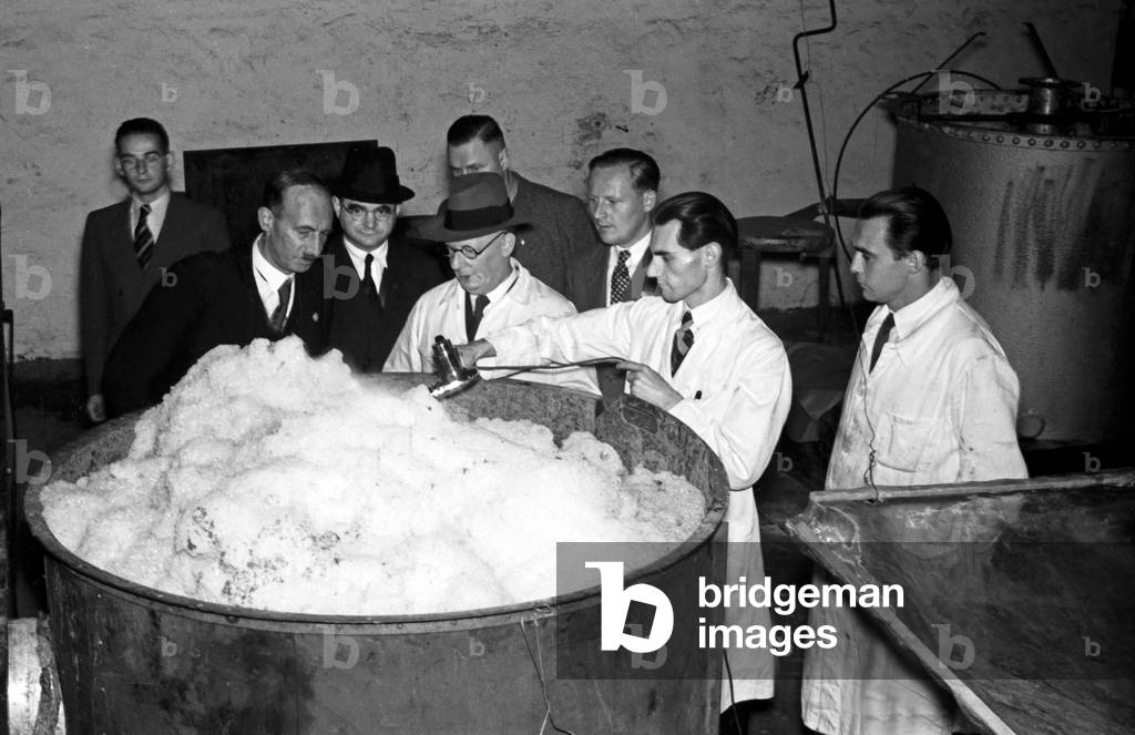 Wilhelm Keppler, consultant of the Four Year Plan with Arthur Imhausen at a guide tour through the soap works of the Deutsche Fettsäurewerke and Maerkische Seifenindustrie company at Witten, Germany 1930s (b/w photo)