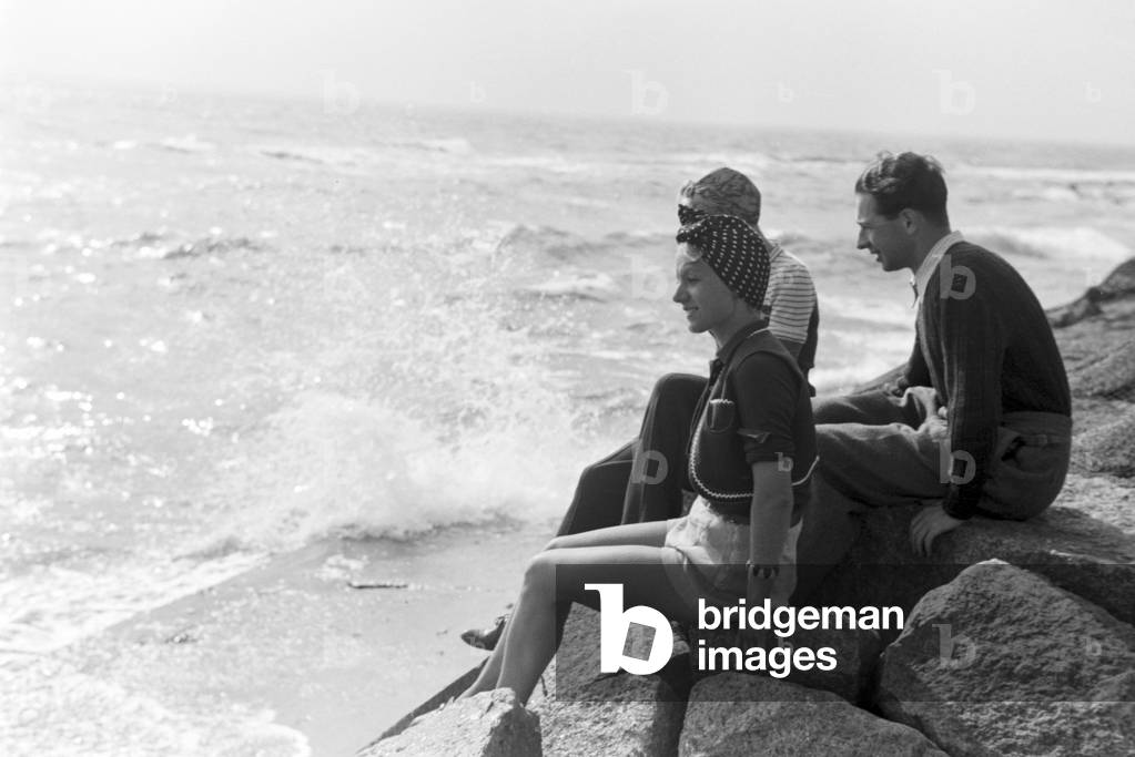 Summer vacations on the Baltic Sea, Germany 1930s (b/w photo)