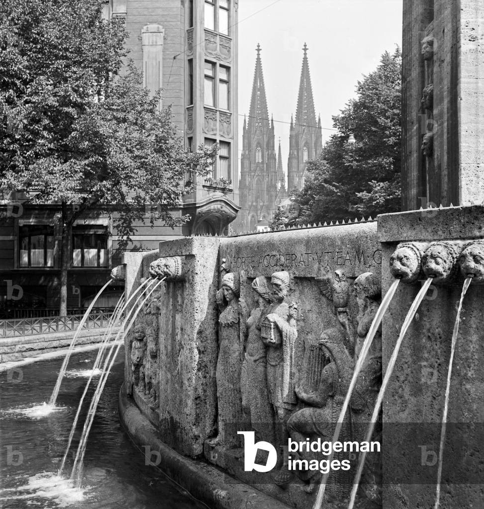Detail of the Roman fountain, near Zeughausstrasse, Cologne 1930s (b/w photo)