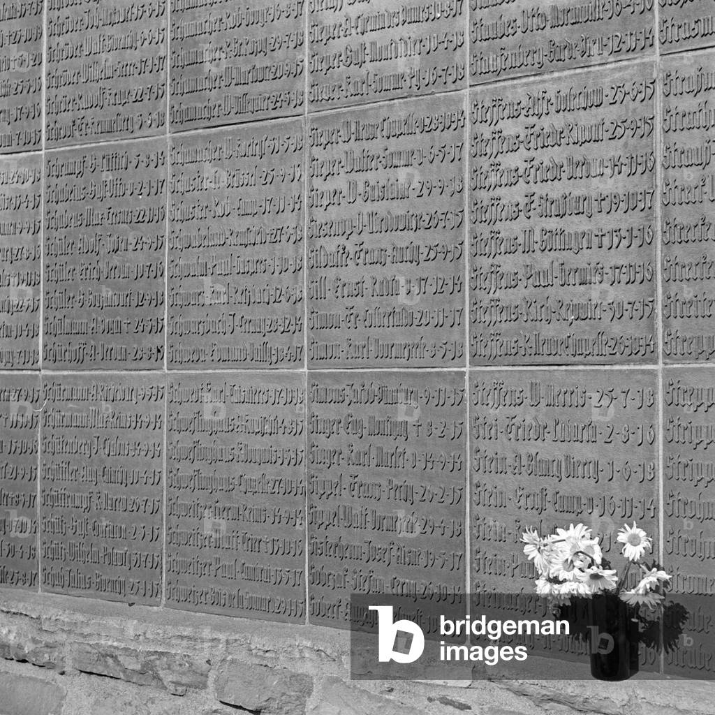 Name plates at the grove of honour with WWI memorial at Remscheid, Germany 1930s (b/w photo)