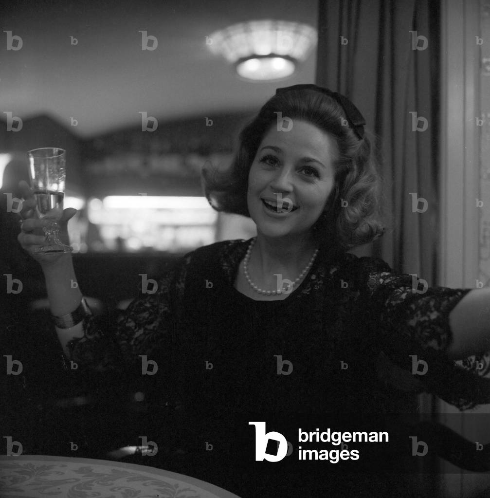 German actress and singer Undine von Medvey, ca 1957