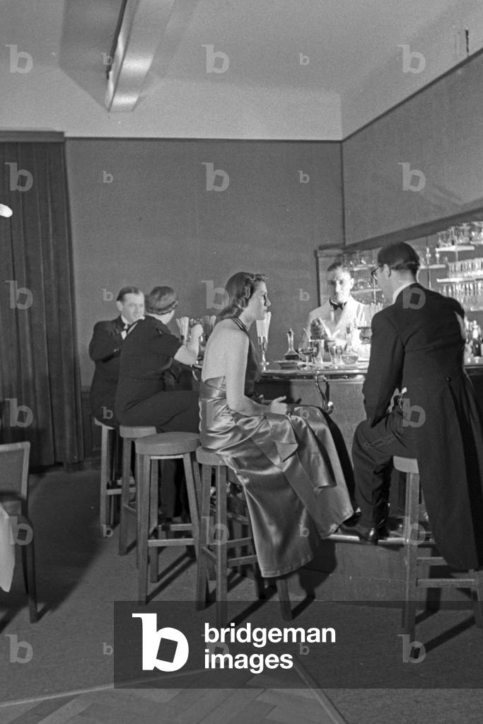 Guests sitting at a hotel bar at Oberhof in Thuringia, Germany 1930s (b/w photo)