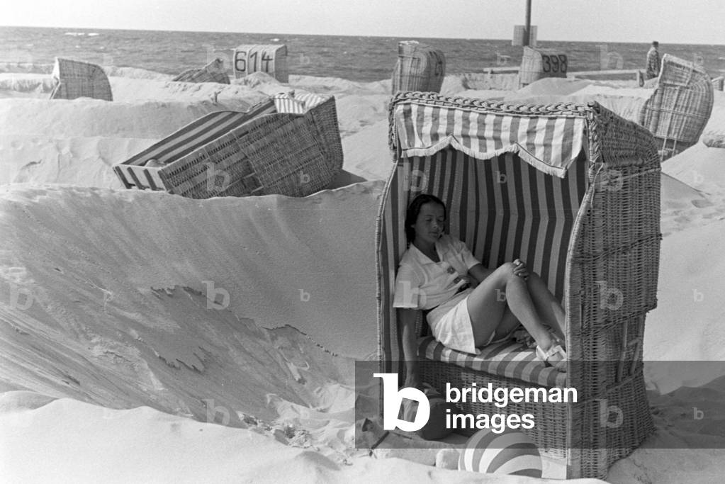 Vacation at the Baltic Sea, Germany 1930s (b/w photo)