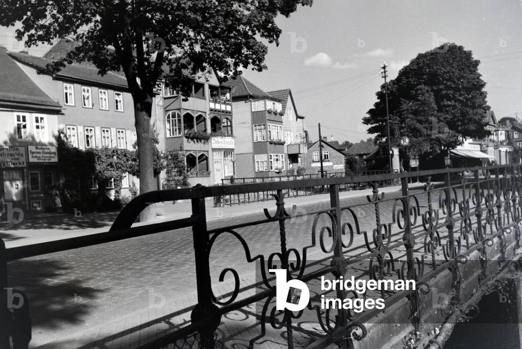 A street with apartment buildings in Bad Blankenburg situated directly on the river Rinne, Germany 1930s (b/w photo)
