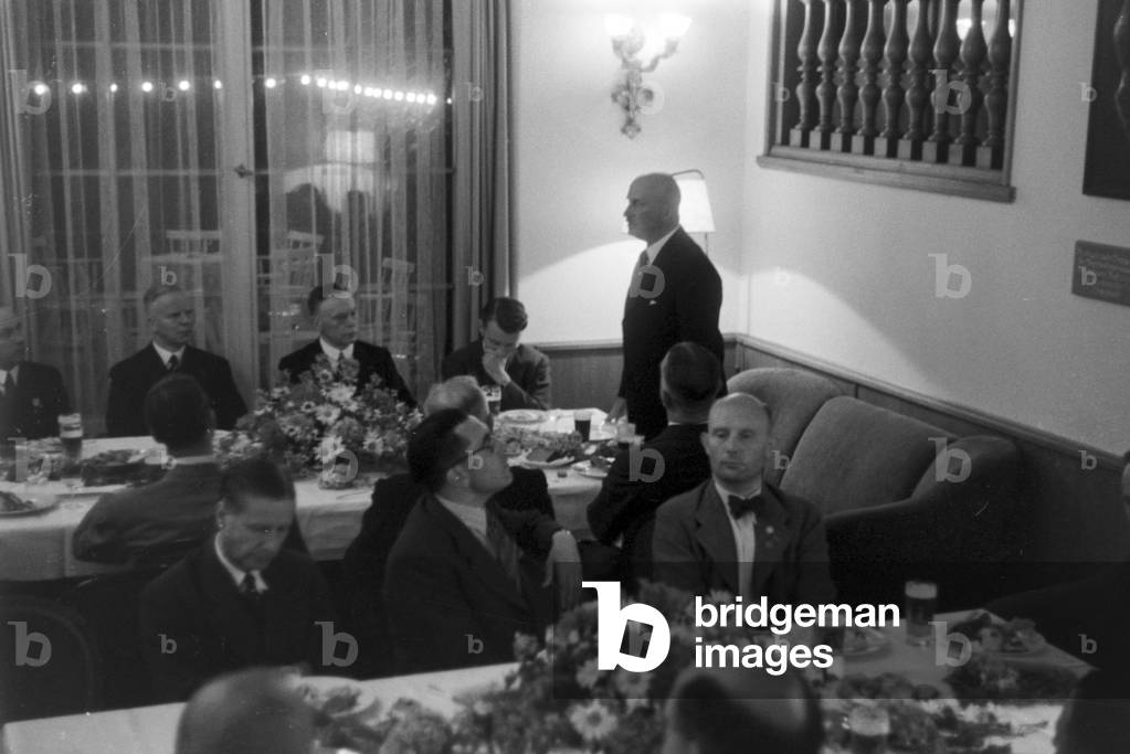A meeting in the Harnack-Haus in Berlin-Dahlem, Germany 1930s (b/w photo)