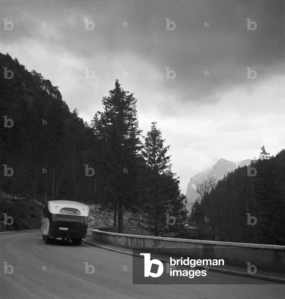 on The road in a Deutsche Reichsbahn coach between Munich and Berchtesgaden, Germany 1930s (b/w photo)